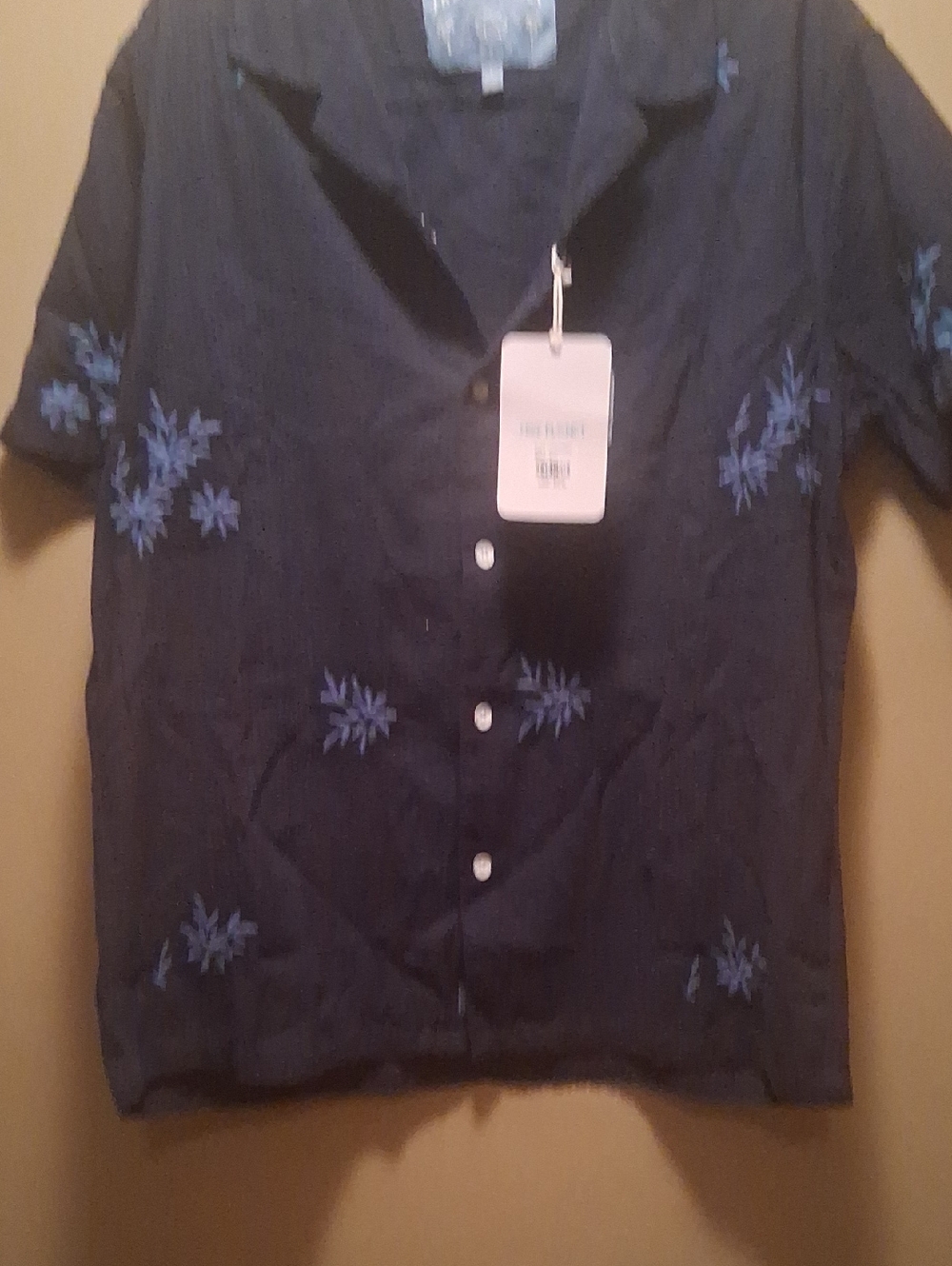 Free Planet Navy Seersucker SS  Button Down W Blue Embroidered Leafs L